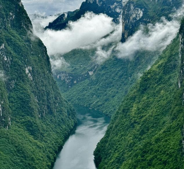 贵州花江大峡谷：比三峡更震撼的峡谷奇观，附深度游攻略