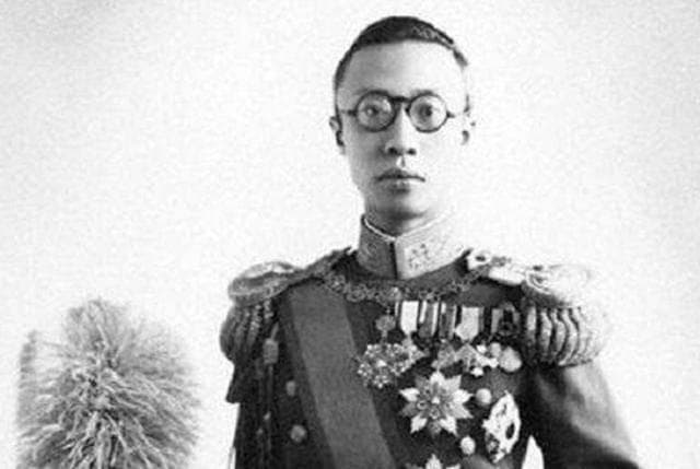 辉煌200多年大清朝灭亡后，爱新觉罗的后人都去了哪里？