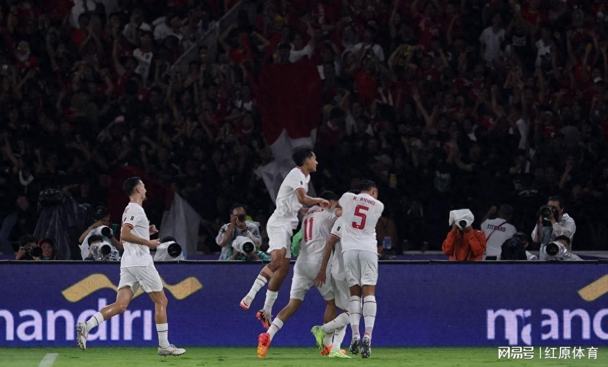 0-2，爆冷！亚洲第7降为3流：4场0胜0球太惨，下轮输球=送国足3分