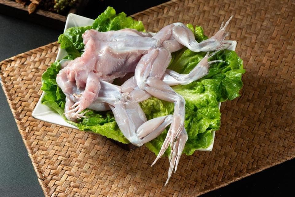 想吃牛蛙不用出去，3道美味做法在家就能做，鲜嫩开胃，不输饭店