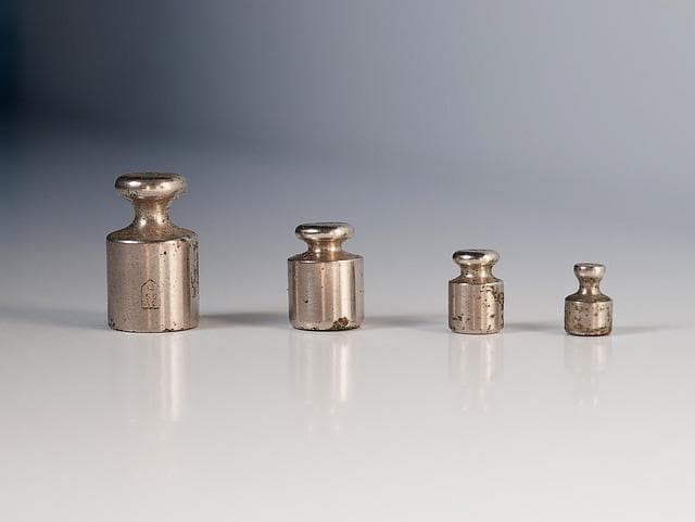 显示器校色指南：硬件选择、软件设置与定期维护