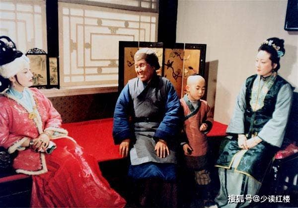 从二十两银子到巧姐救命恩人：刘姥姥与贾府的三段情缘