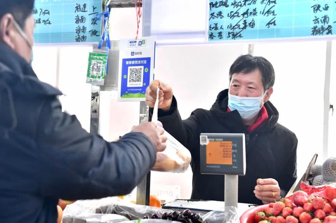 “小摊位”也有“大生意”，诚信经营就是最好的口碑！
