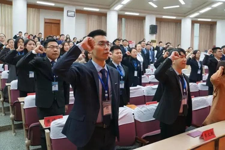 为何体制内外各方面的待遇差距如此悬殊？