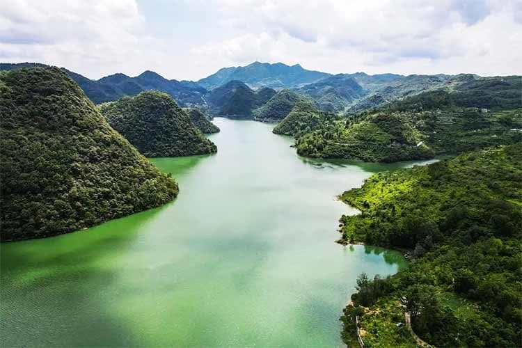 贵州毕节倒天河水库：水利设施与旅游胜地的完美结合