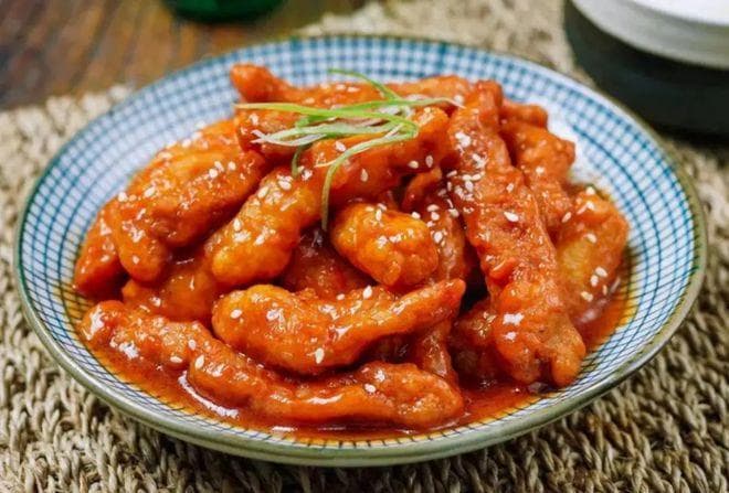 糖醋里脊制作全攻略：掌握糖醋比例与挂糊技巧，轻松做出饭店级美味