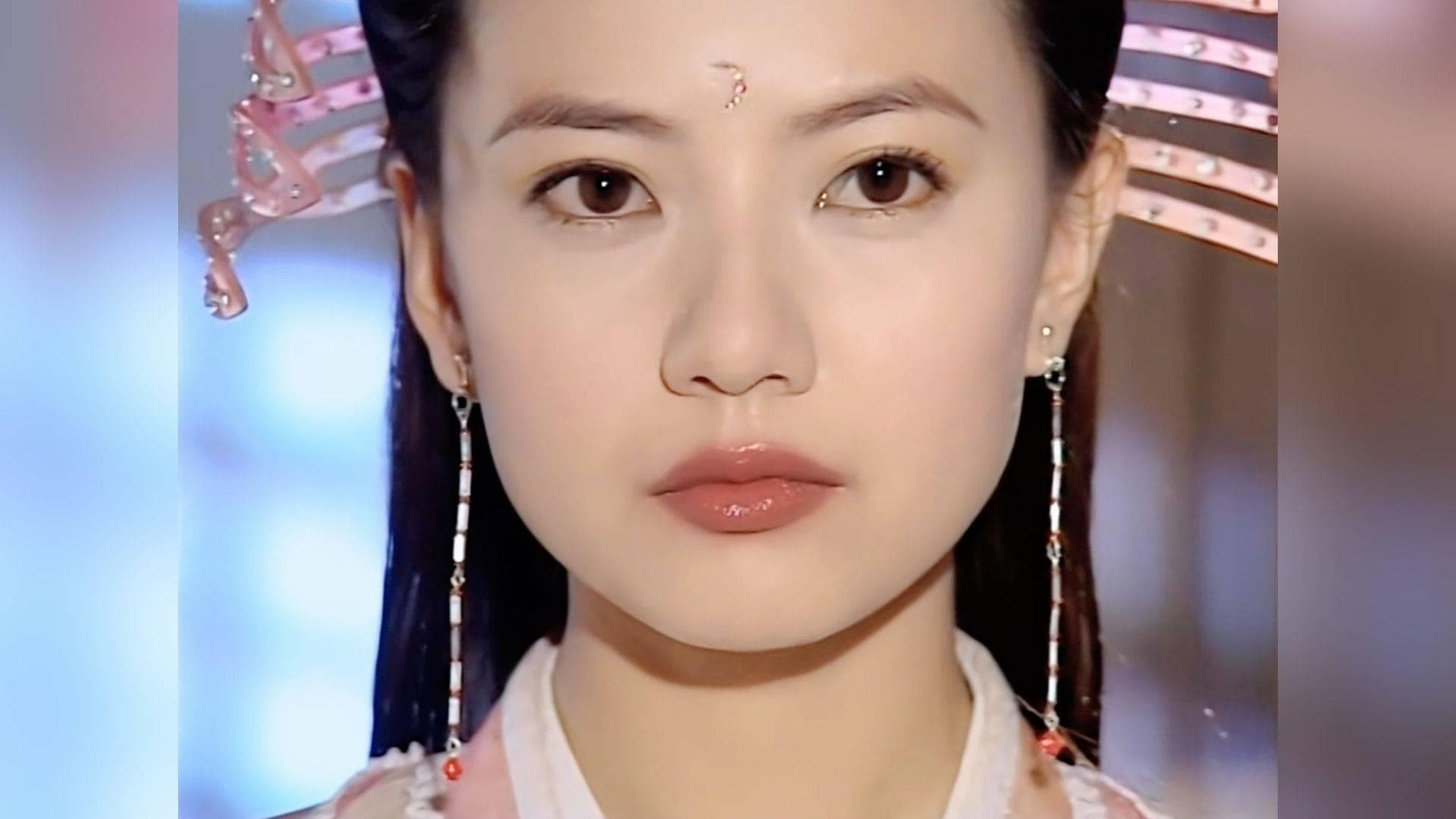 武侠情缘终抉择：张无忌为何舍弃天仙周芷若，与赵敏共隐江湖？