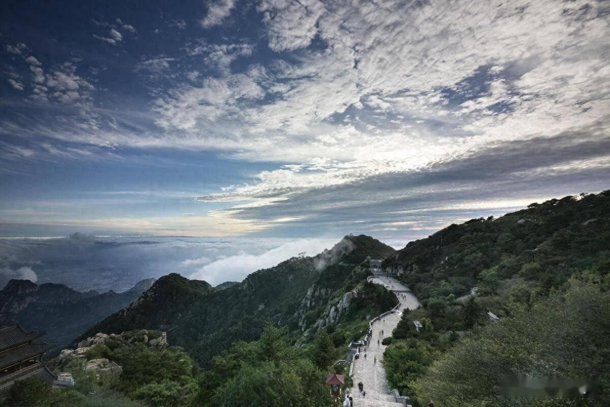 泰山旅游攻略：1545米玉皇顶观日出，岱庙十八盘等你探秘
