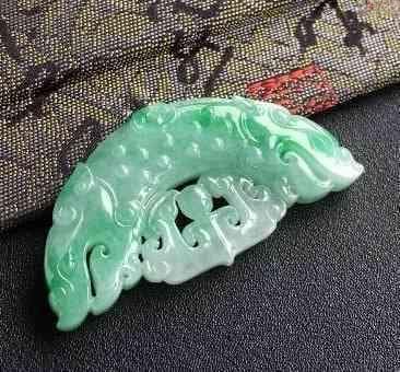 翡翠壁虎与金龟的寓意：从平安到财富的传统文化符号
