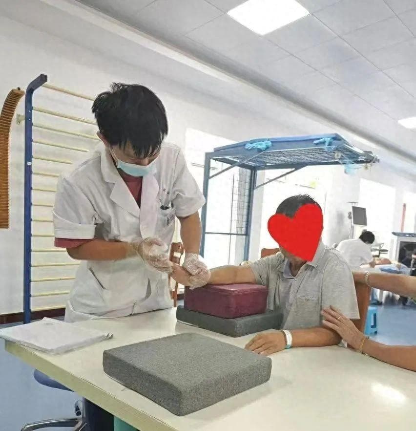 中风后肩痛又手肿、手麻？小心“肩手综合征”