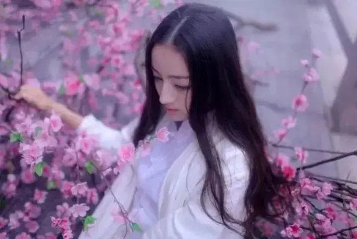 时柱桃花越老越美：八字命理中的桃花运解析
