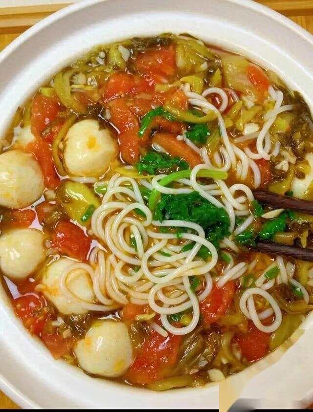 一碗好米线，汤底很关键