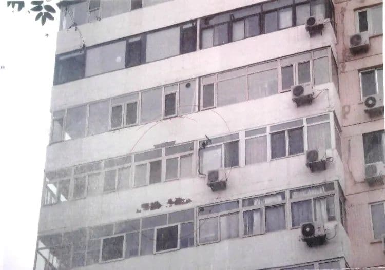案说民法典：外墙面脱落砸坏楼下车辆，谁该担责？