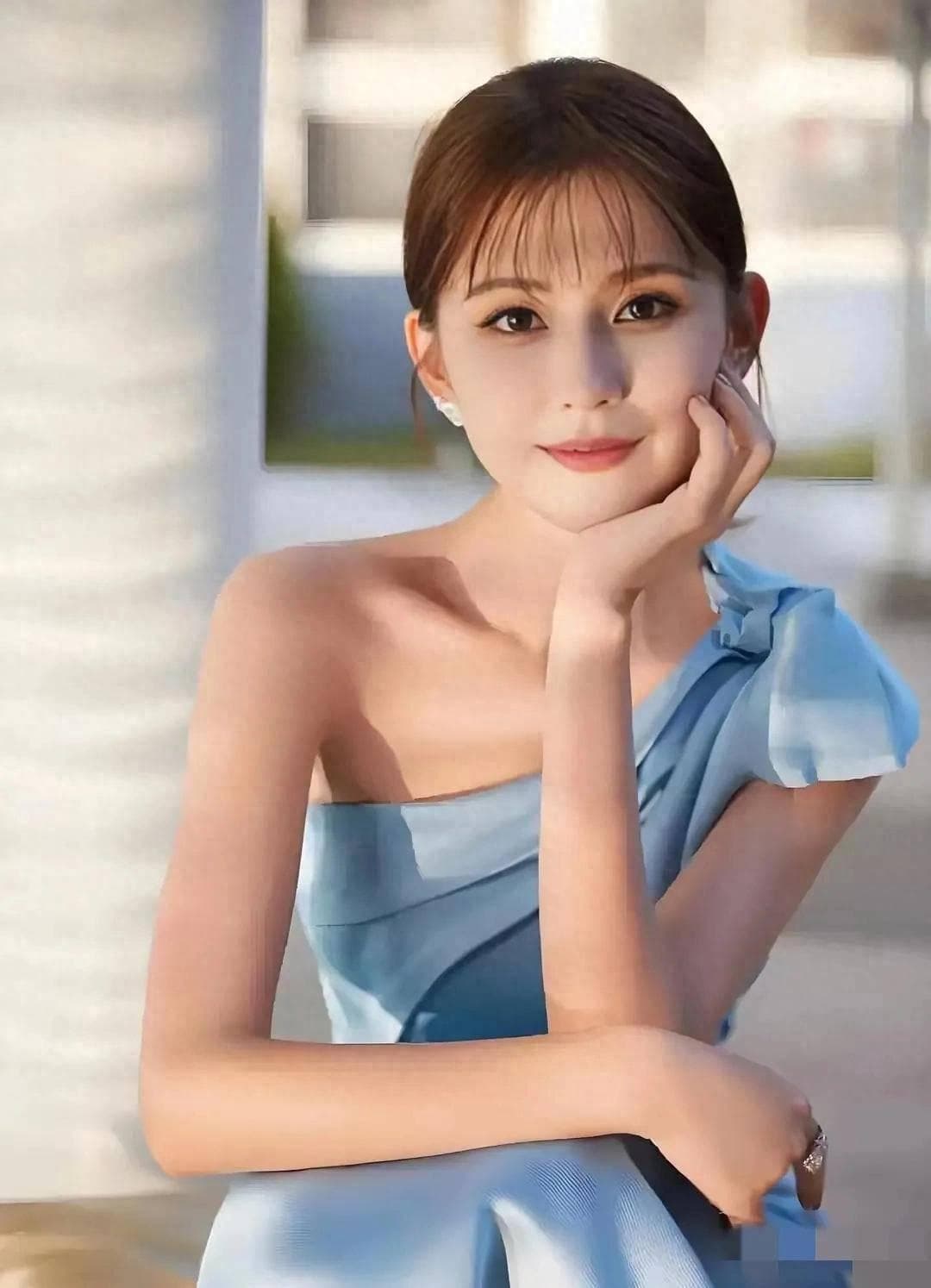 新疆瑰宝热依扎：绝美颜值与卓越才华背后的传奇故事