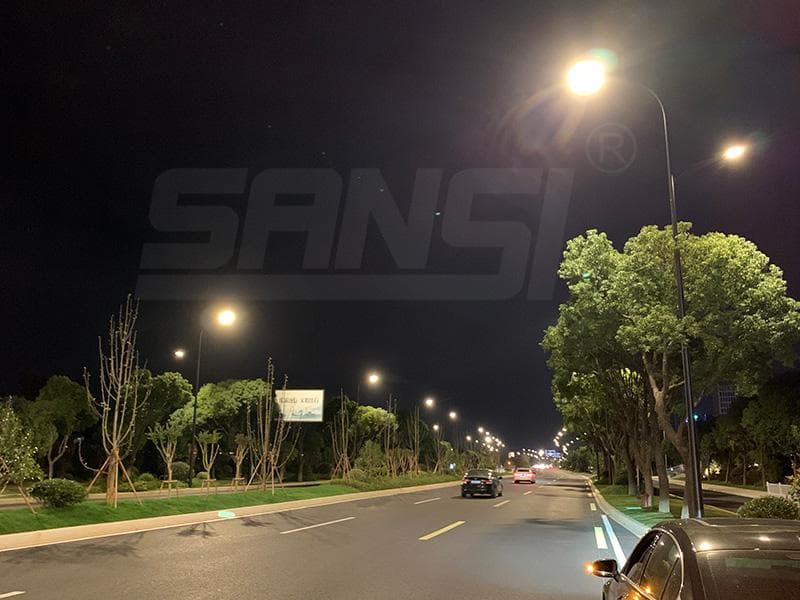 LED道路照明路灯提升夜间行车安全