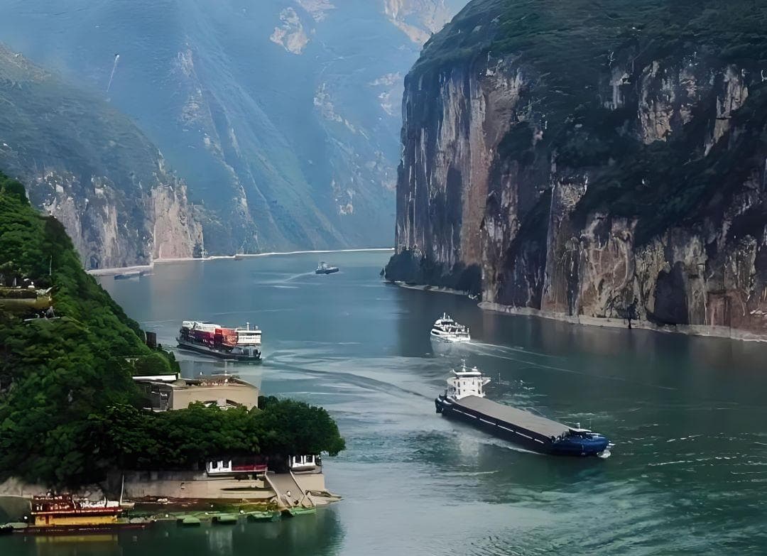 长江三峡，一幅集自然美与文化韵于一体的立体画卷