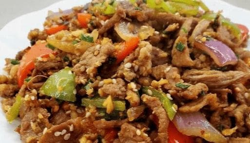 爆炒羊肉：一道美味营养的家常菜制作详解