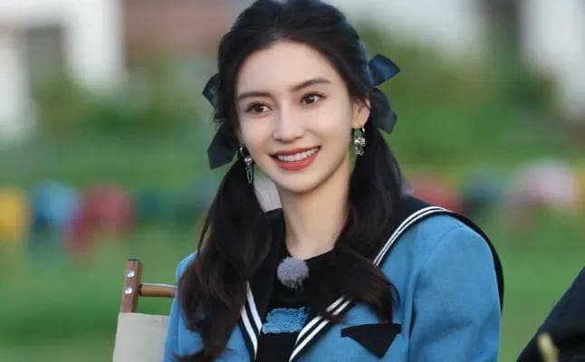 李晨杨颖恋爱，男方发文：十年友情变成爱情……