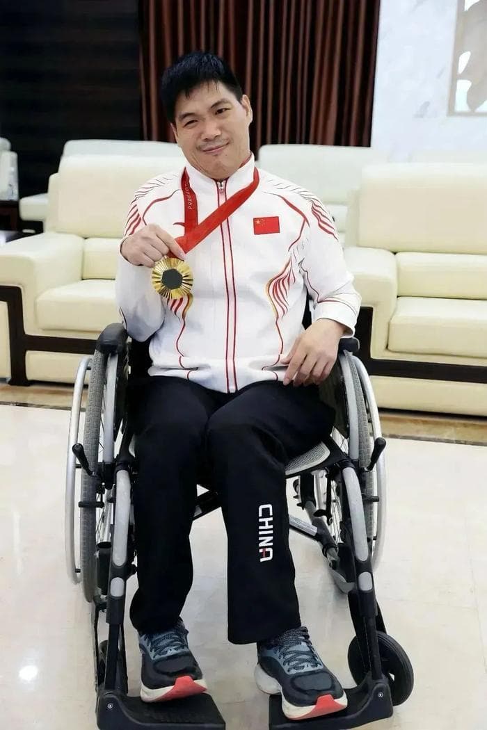 全国总工会表彰29名奥运冠军，蓝智坚获五一奖章