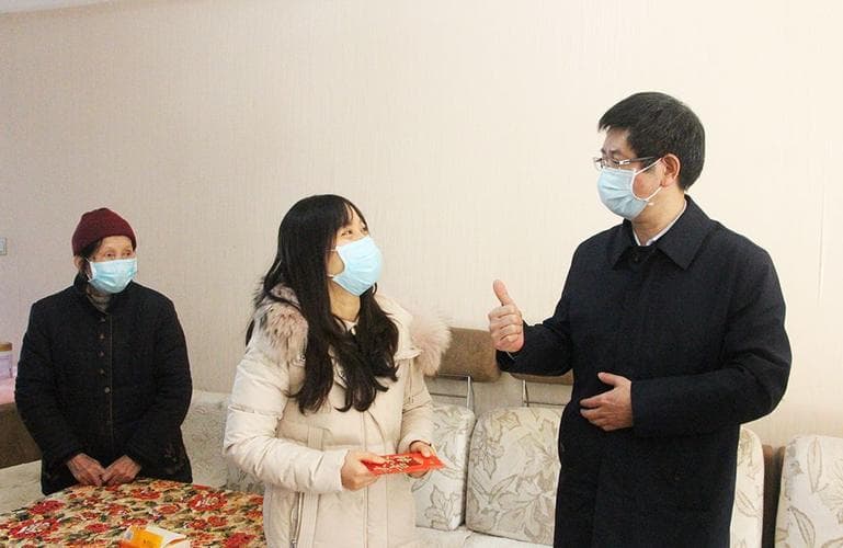 如何妥善慰问死者家属：不同场合下的应对方法及技巧