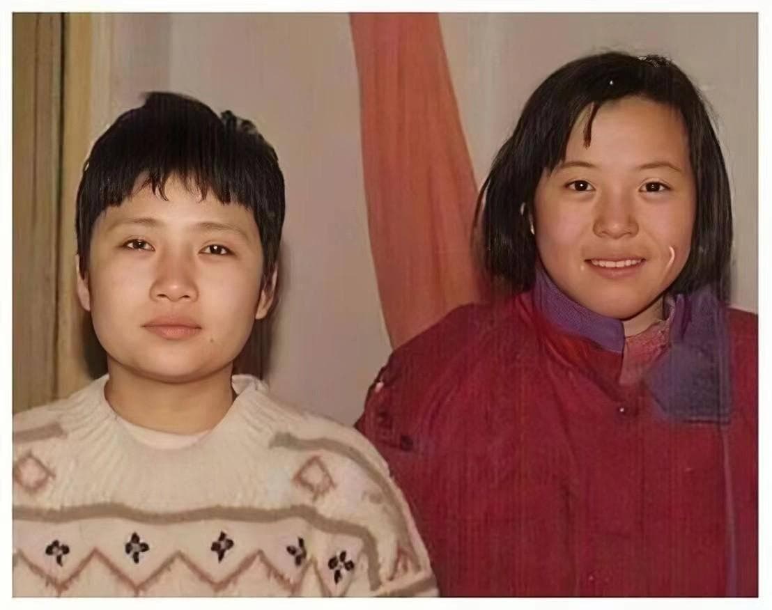 李娜出家，老母亲含泪陪她住寺庙，如今她们过得怎样？