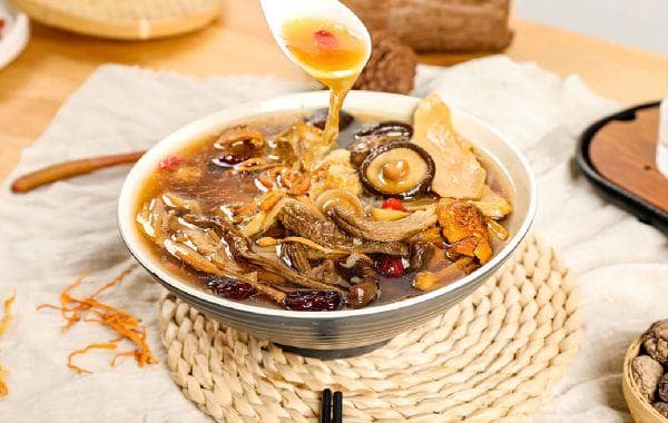 菌菇汤：一道营养丰富的家常美食
