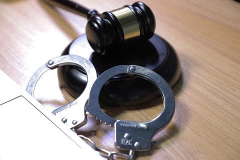 行政案件24小时审查，刑事案件3天内决定：报案处理时间详解