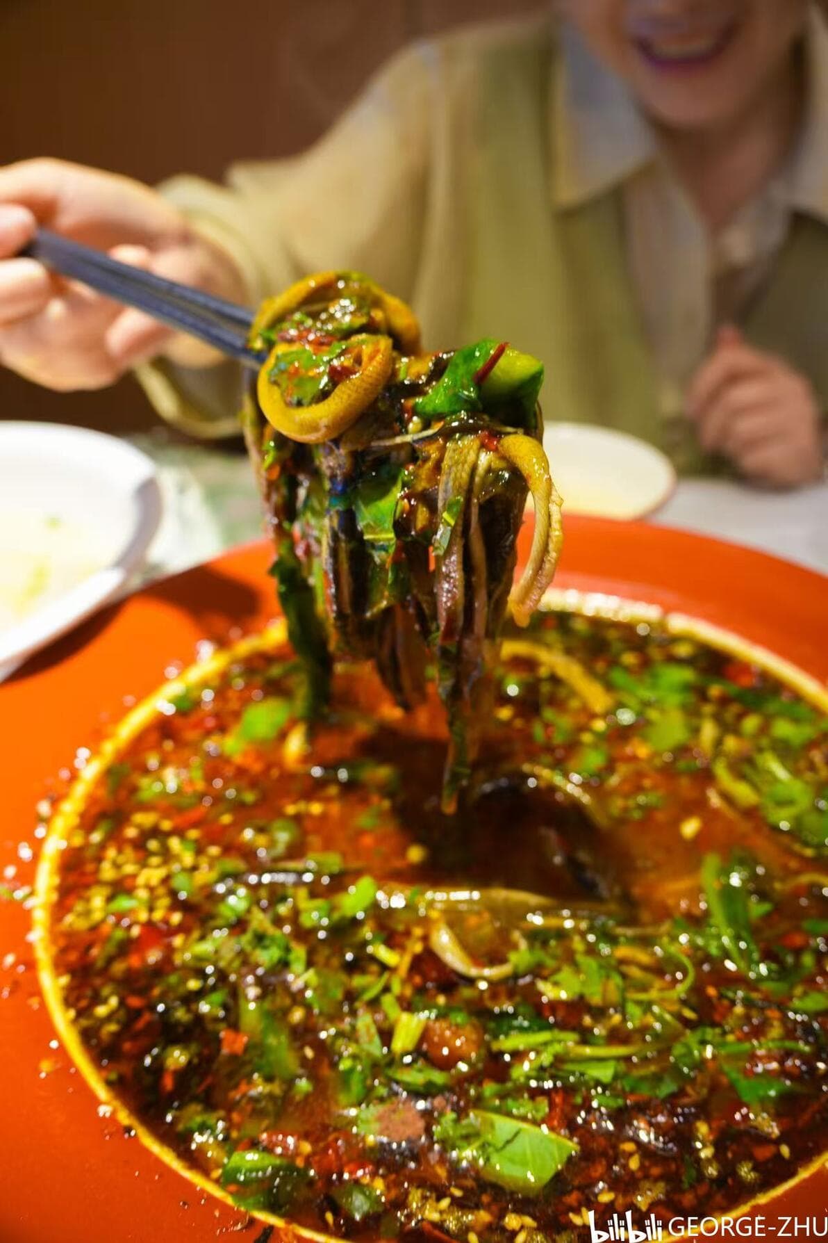 乐山嘉鳝祥临江桥鳝丝：一道传承百年的美食传奇