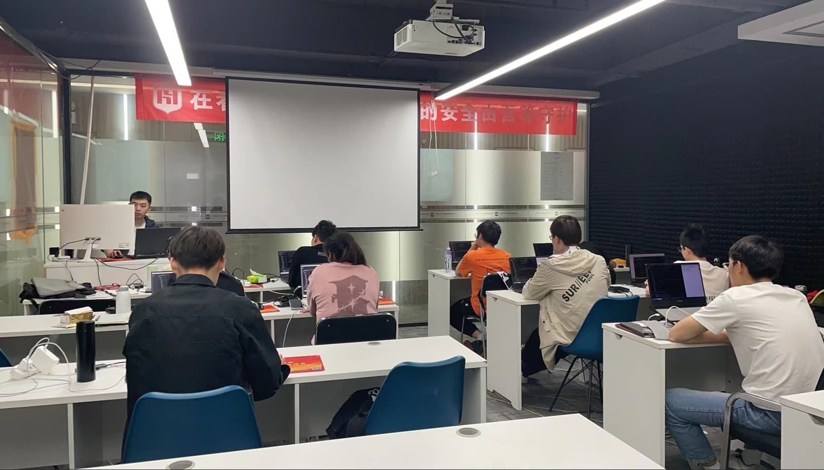 2025年学习网络安全：就业前景与职业发展
