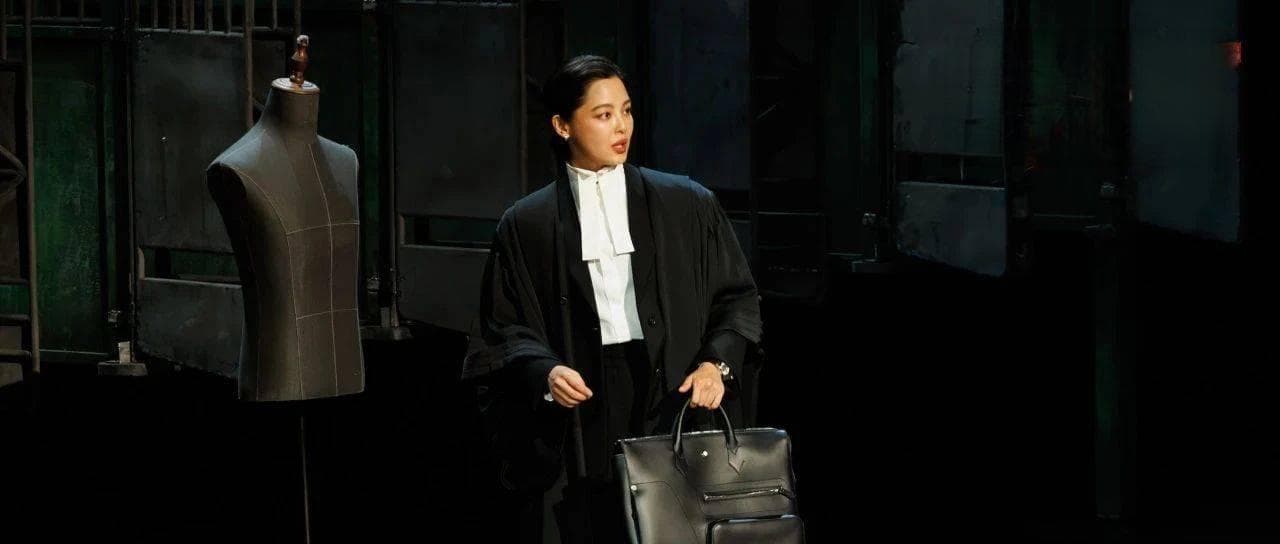评·话剧《初步举证》|不止于正义，舞台上的女性力量