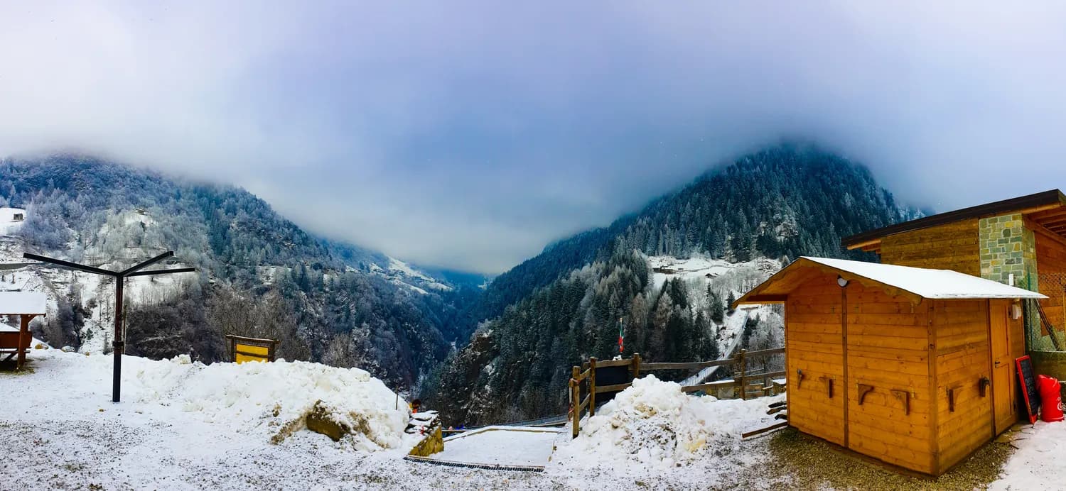 邂逅娘子关的冬日韵味：雪景、冰瀑与古关的完美融合