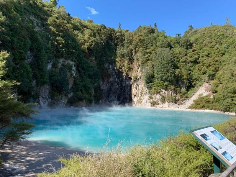 探寻新西兰火山与地热奇观：从陶波湖到魔戒末日火山