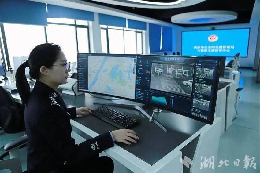 武汉开展全息路口与车路协同试点