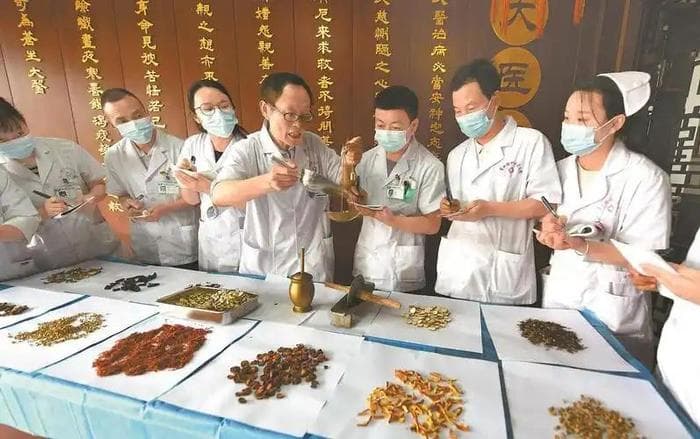 折耳根成为关注对象！医生发现：吃折耳根时，千万多留意这4点