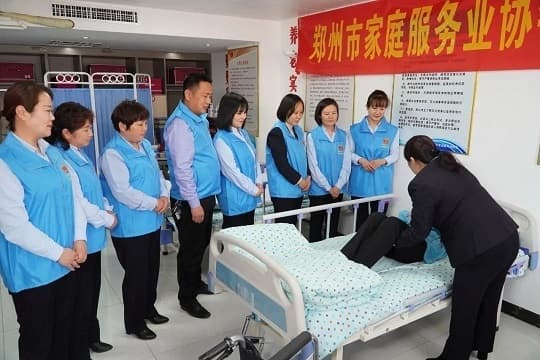 服务供给开新篇丨把家政做成“家门口的民生工程”