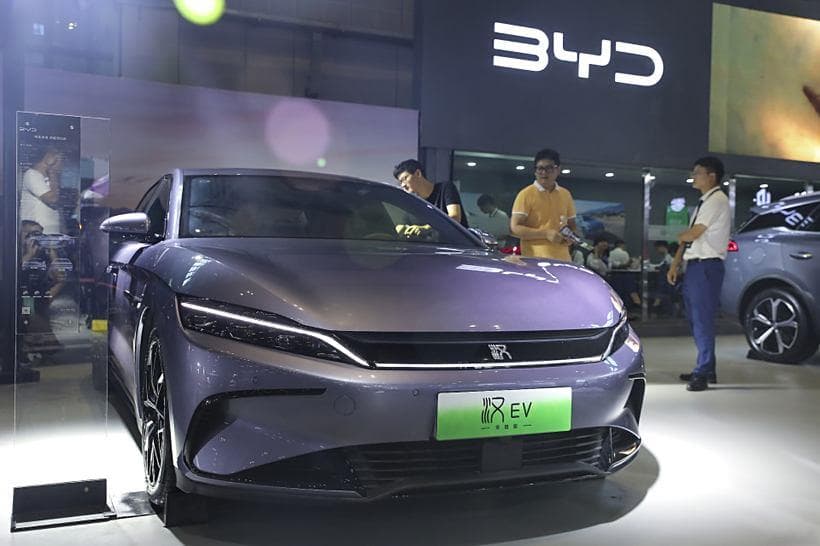 小米SU7 Ultra飙车300km/h，车企该如何平衡性能与安全？