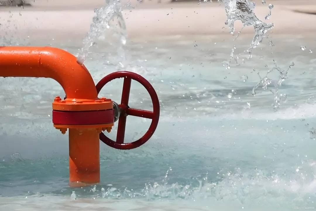 水锤的威力与防护：从物理机制到智能防控