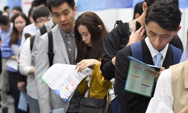 失业潮逼近：大局越来越不对劲，普通人该何去何从