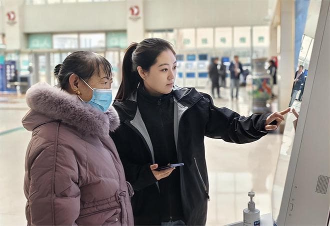 陪诊师：做患者的"临时家人"，以专业服务破解就医难题