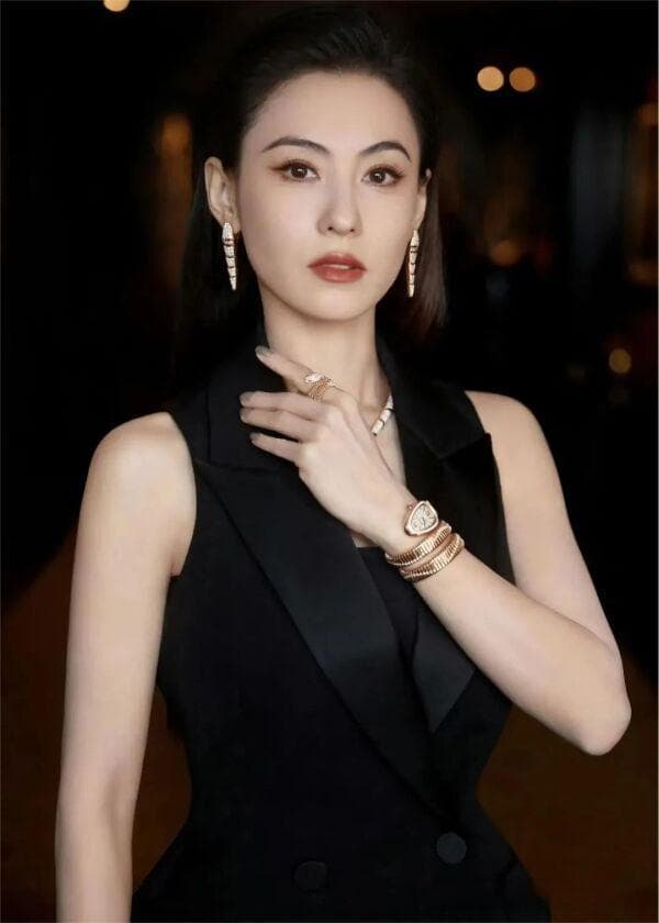 张柏芝：单亲母亲身份下的光芒，她如何坚强地走自己的路？