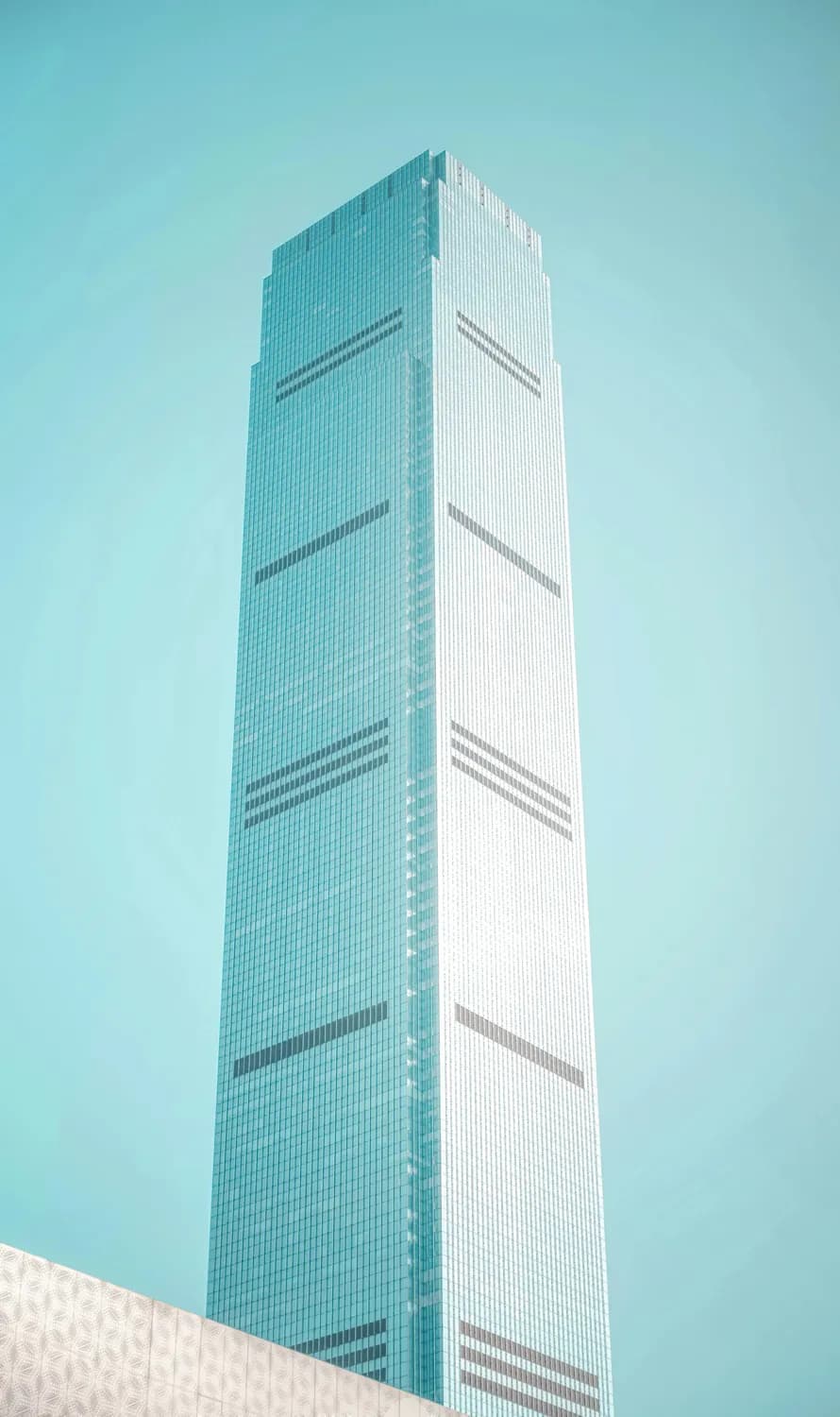 大连国际航运中心建设全面提速：大厦封顶、吞吐量创新高