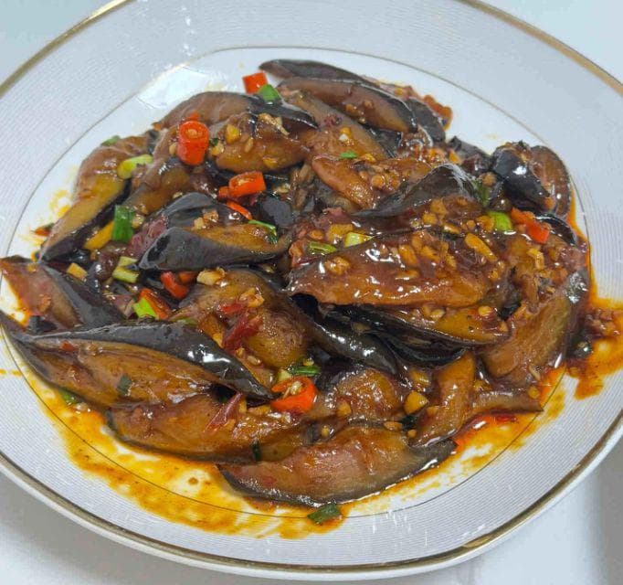 经典家常菜：红烧茄子的美味秘诀