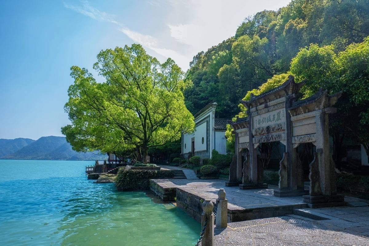 严子陵钓台：富春江畔的隐逸文化圣地