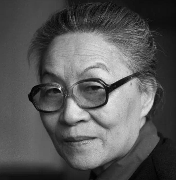杨绛先生说:“真正的爱，不是改变对方，而是一起成长”