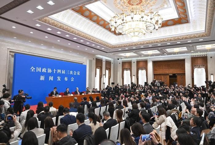从首场发布会“热点”，窥见热气腾腾的中国
