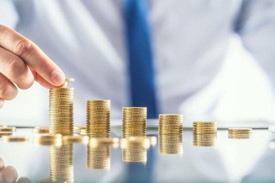 这届年轻人对存钱“上头”：一边“抢”大额存单，一边砸钱囤黄金