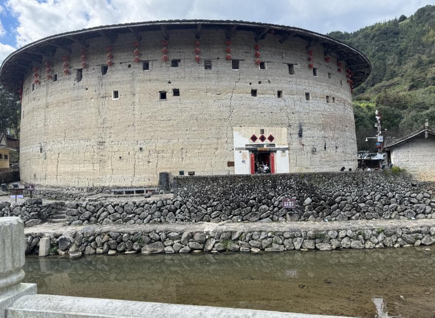 土楼遗梦：历史与文化的厚重交响