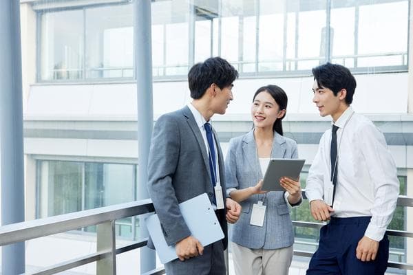 人际关系在职业发展中的重要性与个人成长报告分析
