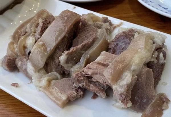 羊肉是血管狭窄的催化剂，动脉斑块的患者不能吃