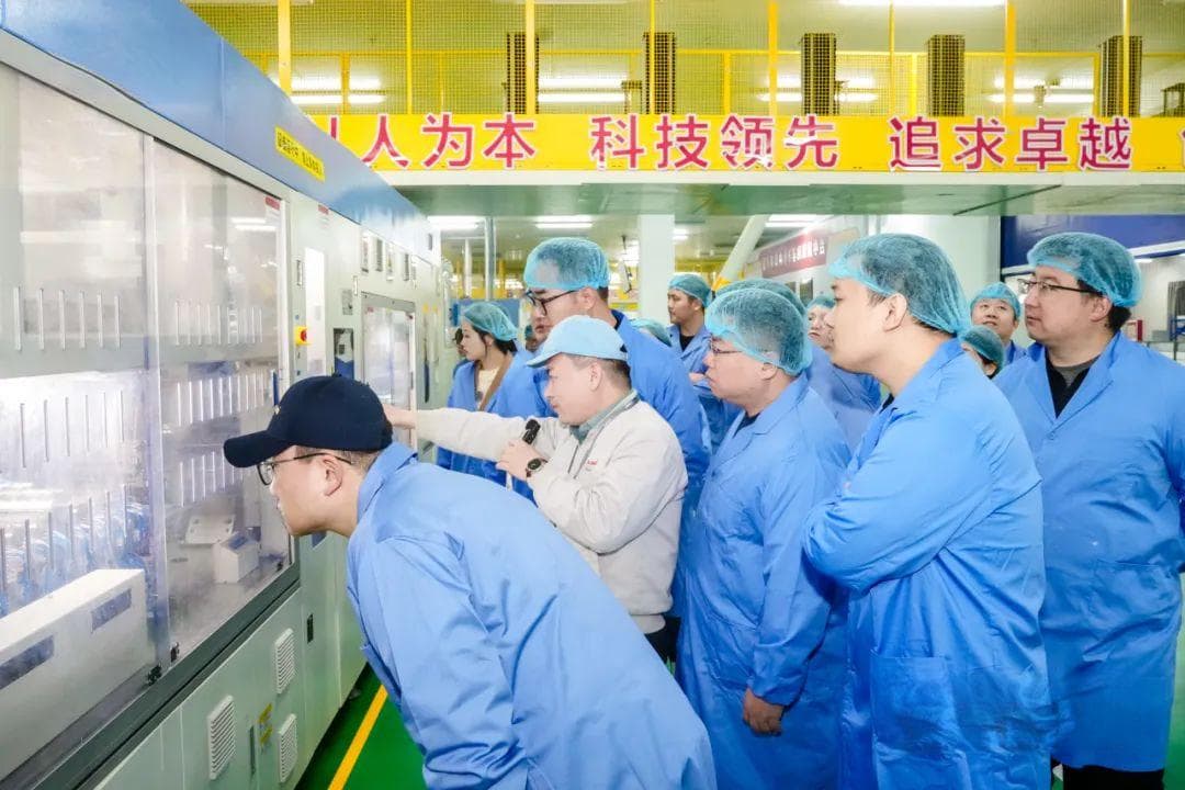光伏行业迎来新一轮"抢装潮"